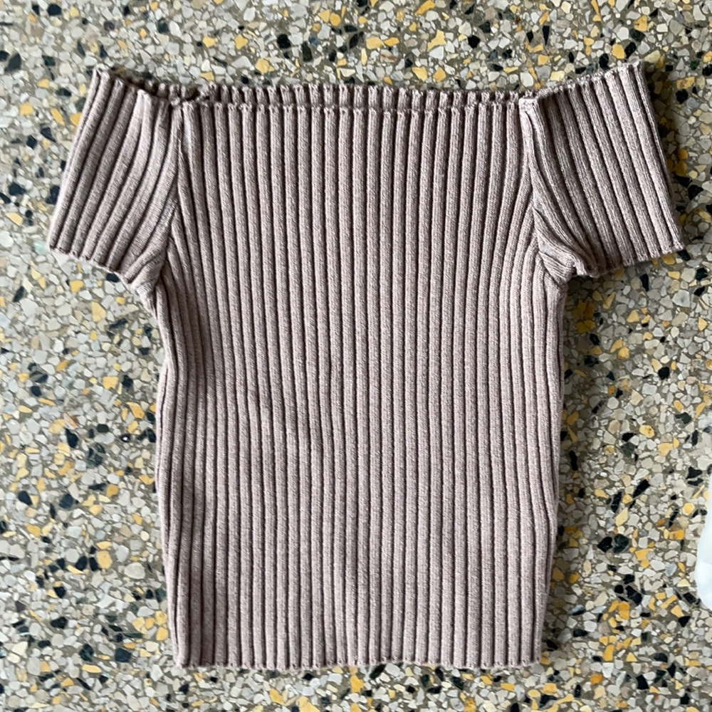 Off the shoulder, fitted crop top